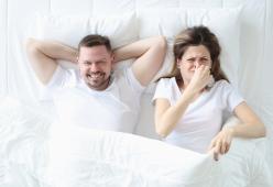 Scoop: annusare le flatulenze del partner fa bene alla salute