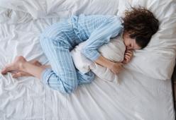 E se lo stress stimolasse il sonno, invece che contrastarlo? 