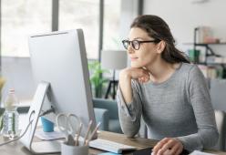 Smart working: non conviene più, le bollette sono alle stelle
