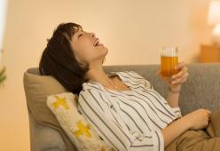 Alcol: basta un drink al giorno per ridurre le dimensioni del cervello
