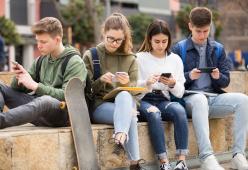  
Phubbing; una brutta moda dilagante
