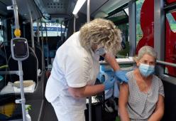 In Lombardia vaccini anche alle sagre e nelle località turistiche