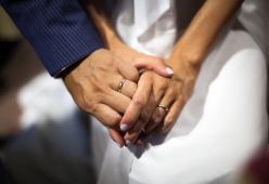 Lascia la moglie per la figlia diciottenne con cui ha una nuova famiglia