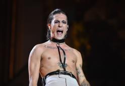 Ma l'avete vista Alba Parietti che imita Damiano dei Maneskin?
