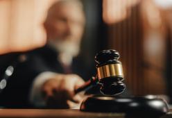 Il marito tradito chiede 600mila euro di danni all’amante della moglie: il giudice dice no