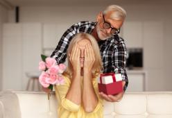 Un tradimento si può perdonare? Sì, basta qualche regalo costoso!