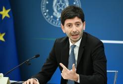Mascherine fino al 15 giugno per trasporti e spettacoli al chiuso