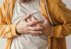 Va all’ospedale per un’indigestione ma stava avendo un infarto: salvo per miracolo