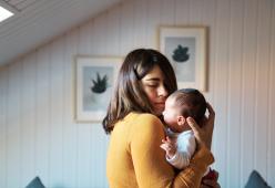 Casta per 11 anni e mamma con l’inseminazione: “Meglio sola per sempre che subire un tradimento”