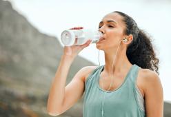Quanta acqua bisogna bere ogni giorno? 
