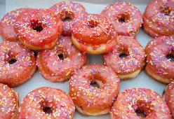 Pagato per fare la vita da Homer Simpson: mangia ciambelle e guarda il cartone animato in loop