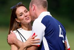 Kate e WIlliam si scambiano un bacio vietato alla partita di polo