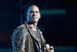 R. Kelly è stato condannato per violenze sessuali su minori