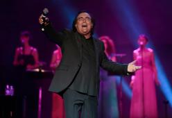 Al Bano canta in chiesa per un matrimonio e la curia si infuria