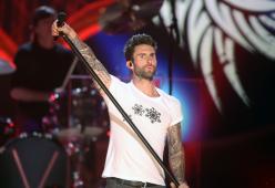 Maroon 5, Adam Levine nega di aver tradito la moglie