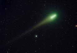 Una cometa verde si avvicina alla Terra per la prima volta dall’età della pietra 