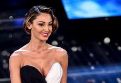Anna Tatangelo in bikini con il nuovo amore Livio Cori