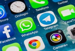
Basta vocali logorroici su Whatsapp: si potranno velocizzare
