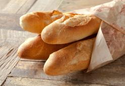 Prova a rubare delle baguette e la proprietaria del panificio gli offre un lavoro