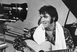 Nel video di un concerto di Elvis spunta un telefono:  i viaggi nel tempo esistono?