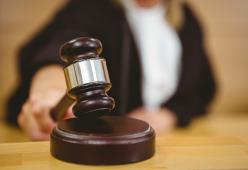 La nuova fidanzata non accetta i figli della sua precedente relazione: lui li uccide