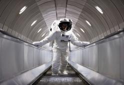 La truffa fingendosi astronauta: “Mi servono 30mila euro per tornare sulla Terra”