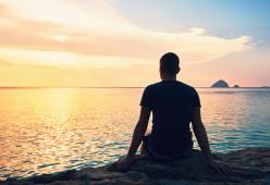 Guardare l’acqua del mare o di un lago ogni giorno riduce lo stress