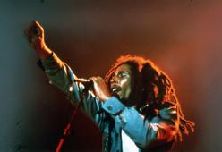 Bob Marley, l'Ajax lo celebra con una nuova maglia