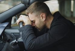 "Te la parcheggio io” e gli rubano la macchina