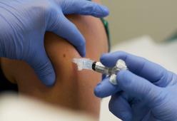 Bisognerà aspettare maggio 2022 per l'immunità di gregge