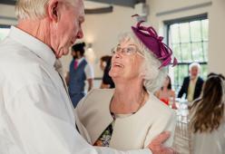 Sposati da 77 anni festeggiano in casa di riposo per la prima volta la loro unione