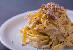 Oggi è il carbonara day: e gli spaghetti invadono i social con l'hashtag #carbonaraday 