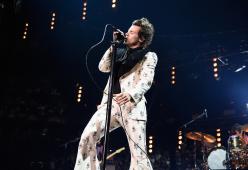Harry Styles  si trasforma in un uomo calamaro