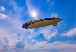 L’iconico dirigibile Blimp Goodyear torna in Italia e Ylenia e Pizza sabato 9 luglio saliranno a bordo!

