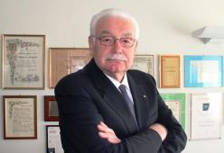 Imprenditore compie 80 anni e regala 50mila euro ai dipendenti della sua azienda