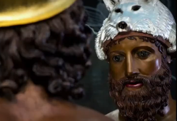 Come erano davvero i bronzi di Riace? Due versioni a colori sono esposte al Metropolitan 