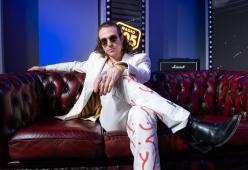 Irama a 105 Mi Casa Live: guarda il live completo