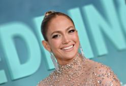 All’asta l’outfit di J.Lo: chi offre di più?