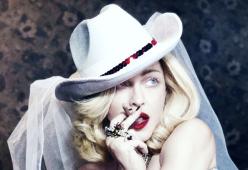 Tutti a cantare “I Rise” di Madonna sui balconi… ma il video è un fake