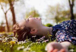 ‘La sindrome della ragazza fortunata’: un esempio di positività tossica?