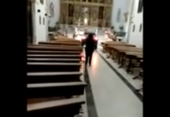 Uomo entra in chiesa con il Suv: “Sono posseduto”
