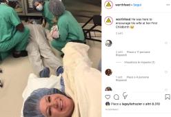 Papà sviene in sala parto e la neomamma scatta un selfie esilarante