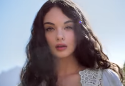 Deva, la figlia di Vincent Cassel e Monica Bellucci, ha girato uno spot
