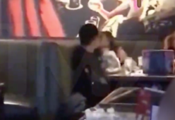 Ariana Grande paparazzata con una nuova fiamma
