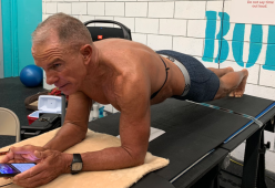 62enne stabilisce il nuovo record mondiale di plank: è rimasto in posizione per oltre 8 ore 
