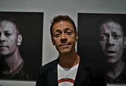 Rocco Siffredi lancia il Coronasutra e #facciamoloacasa per il piacere di coppia