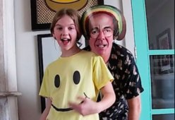 Fatboy Slim fa un dj set casalingo con la figlia e i fan impazziscono