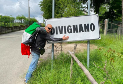 Sindaco-ristoratore vuole ridare i 600€ a Conte e si fa da Novara a Roma a piedi 