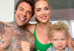 Fedez risponde a un follower che lo critica per essersi fatto le unghie: "Retrogrado"