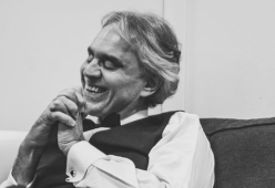 Andrea Bocelli colpito dal Covid-19: ha donato il plasma per la ricerca